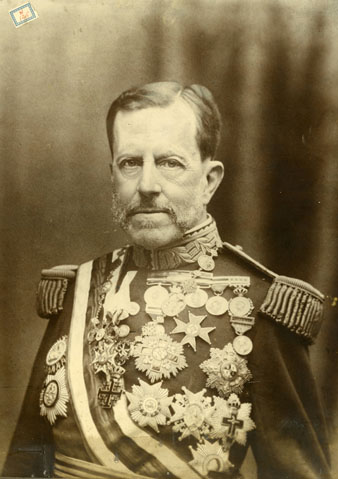 El general Valerià Weyler i Nicolau (1838-1930). El 27 d'octubre de 1894, quan va arribar a Girona, es va hostatjar  a la Casa Pastors