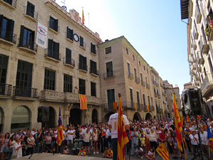 Diada Nacional 2016. Concentració a la plaça del Vi, lectura del manifest i cant de Els Segadors