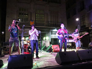 Diada Nacional 2016. Concert del grup Falciots Ninja a la plaça del Vi