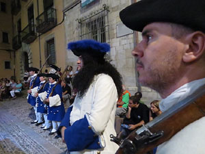 Diada Nacional 2016. X Marxa de Torxes de Girona. Recreació històrica amb el Regiment de Sant Narcís i l'actriu Cristina Cervià