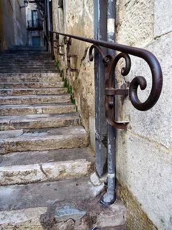 Escales del carrer doctor Oliva i Prat, a l'inici del carrer de la Força