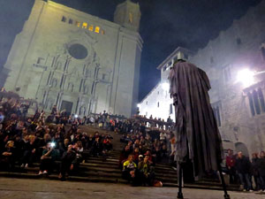 Fires 2016. La Beatufarra, descens del Beatusaure per les escales de la Catedral de Girona