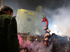 Fires 2016. La Beatufarra, descens del Beatusaure per les escales de la Catedral de Girona