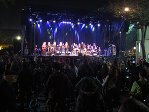 Fires 2016. Concert de la Black Music Big Band a l'escenari de la plaça de Sant Feliu