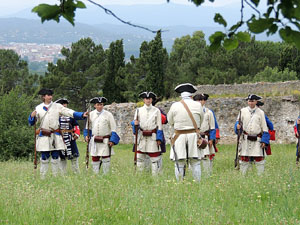 Girona resisteix! Jornades de recreació històrica de la Guerra de Successió. Castell de Montjuïc. Presentació de les unitats