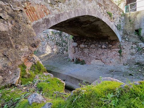 El pont medieval de la font del Bisbe