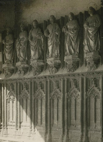 Detall dels Apòstols de la porta homònima, a la Catedral de Girona. 1920-1936