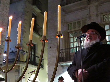 Nadal 2016 a Girona. Encesa de les llums de Hanukkà a la plaça del Vi