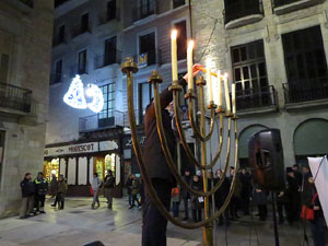 Nadal 2016. Encesa de les llums de Hanukkà a la plaça del Vi