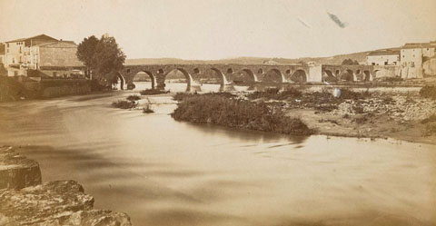 Vista del pont de l'Aigua que comunica el barri de Pont Major, a la dreta, amb Sarrià de Ter. 1877-1888