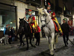 Setmana Santa 2016 a Girona. Sortida dels Manaies per lliurar el Penó