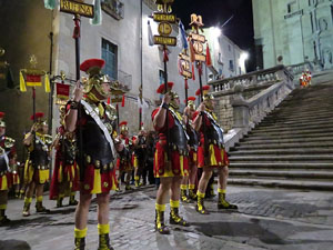 Setmana Santa 2016 a Girona. Sortida dels Manaies per lliurar el Penó