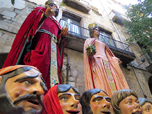 Taller de capgrossos i bastoners organitzat pel grup geganter Fal·lera Gironina