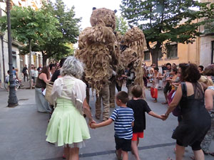 Festival Undàrius 2016. Espectacle de carrer Óssos del Pirineu, amb la Companyia Tutatis