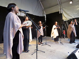 Festival A Capella 2017. Actuació del grup Black Voices a la plaça de la Independència
