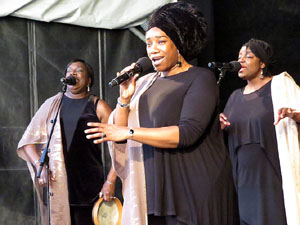 Festival A Capella 2017. Actuació del grup Black Voices a la plaça de la Independència