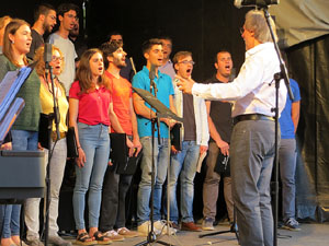 Festival A Capella 2017. Actuació del cor de la UdG a la plaça de la Independència