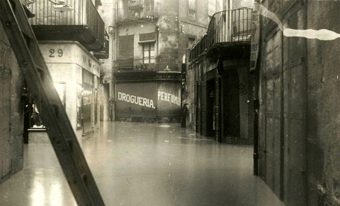 Inundació dels Quatre Cantons i del carrer Ballesteries. 1940