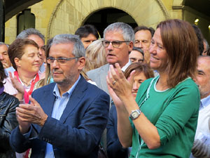 Concentració a la plaça del Vi de recolzament a l'alcaldessa Marta Madrenas, cridada a declarar per haver signat un decret a favor del referèndum 
