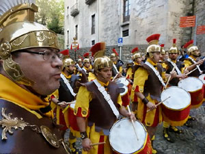 Setmana Santa 2017 a Girona. Sortida dels Manaies per lliurar el Penó