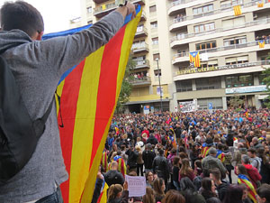 Jornada de vaga general 8N. Concentració davant la seu de la Generalitat a Girona