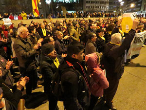 Concentració davant la delegació del govern espanyol convocada pel Comitè de Defensa de la República (CDR) de Catalunya