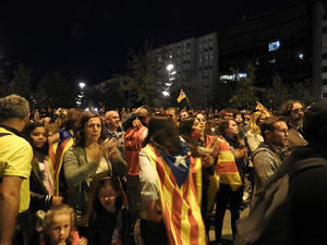 Concentració a la plaça de la Constitució convocada per la plataforma Girona Vota a favor del Referèndum