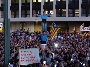 Concentració a la plaça de la Constitució convocada per la plataforma Girona Vota a favor del Referèndum