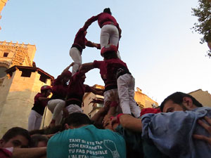 Fires 2017. Els Castells de Vigília a la plaça de Sant Feliu, amb els Marrecs de Salt, la Colla Castellera Esperxats de l'Estany i els Castellers d'Andorra