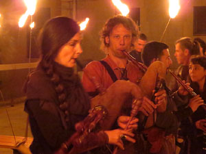 Fires 2017. Espectacle de foc i música Lluminàries de Fires, amb Taller de Magnèsia i Els Berros de la Cort