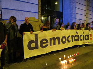 Concentració a la plaça de la Constitució en protesta per l'empresonament de Cuixart i Sánchez