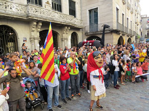Marató per la democràcia. Cercavila dels gegants i capgrossos de Girona