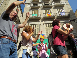 Marató per la democràcia. Concentració i parlaments a la plaça del Vi