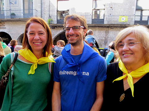 L'alcaldessa de Girona, Marta Madrenas, Sergi Font, president d'Òmnium a Girona, i la regidora Eva Palau