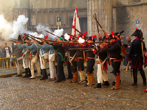 X Festa Reviu els Setges Napoleònics de Girona. Combat a la plaça dels Apòstols
