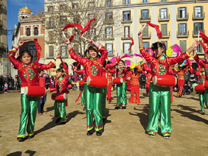Celebració de l'any nou xinès, el 4716, any del Gos, a Girona