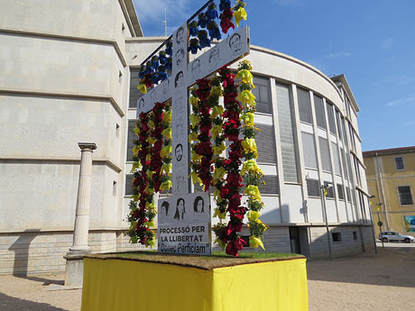 Temps de Flors 2018. Instal·lació floral 'Processó per la Llibertat' a la plaça dels Manaies