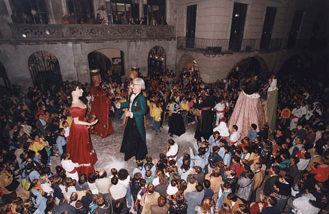 Inauguració de les Fires de Sant Narcís. Ball de gegants a la plaça del Vi. 23 d'octubre 1998
