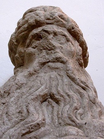 Detall del cap de l'escultura