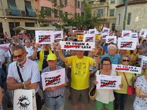 Concentració a la plaça de Santa Susanna per la llibertat dels presos polítics, amb Montse Puigdemont Casa