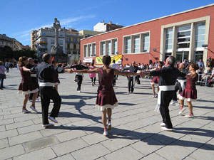 78è concurs de Colles Sardanistes amb la cobla Ciutat de Girona a la plaça de Francesc Calvet i Rubalcaba