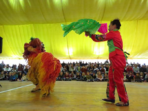 Fires 2018. Dansa del lleó (Wu Shi) a la plaça Miquel de Palol