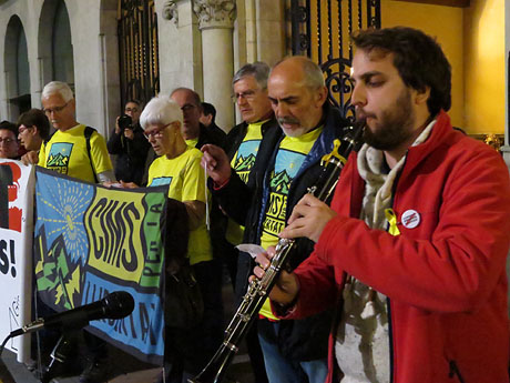 Concentració a la plaça del Vi per la llibertat dels presos polítics, amb membres de Cims per la Llibertat