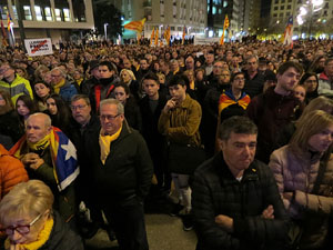 Manifestació contra el judici al procés. Concentració a la plaça de l'U d'octubre de 2017 i manifestació fins els Jutjats de Girona