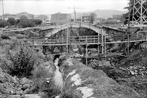 Obres de desmuntatge del Pont del Dimoni. 2 de gener 1969