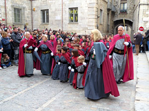 Setmana Santa 2019 a Girona. Sortida dels Manaies per lliurar el Penó