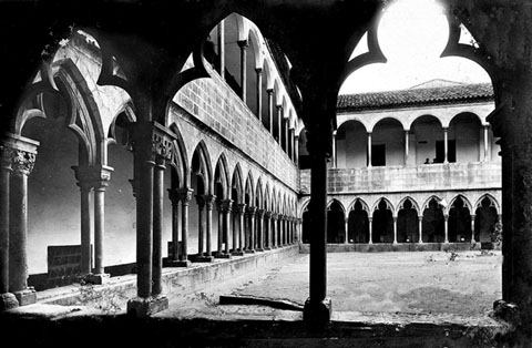 Vista parcial del claustre del convent de Sant Domènec. 1920-1930