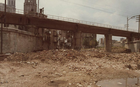Construcció del pont de formigó. 1965-1975