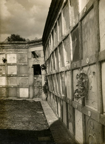 Interior del cementiri municipal de Girona. 1932