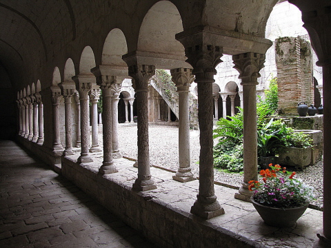El claustre romànic del monestir de Sant Daniel